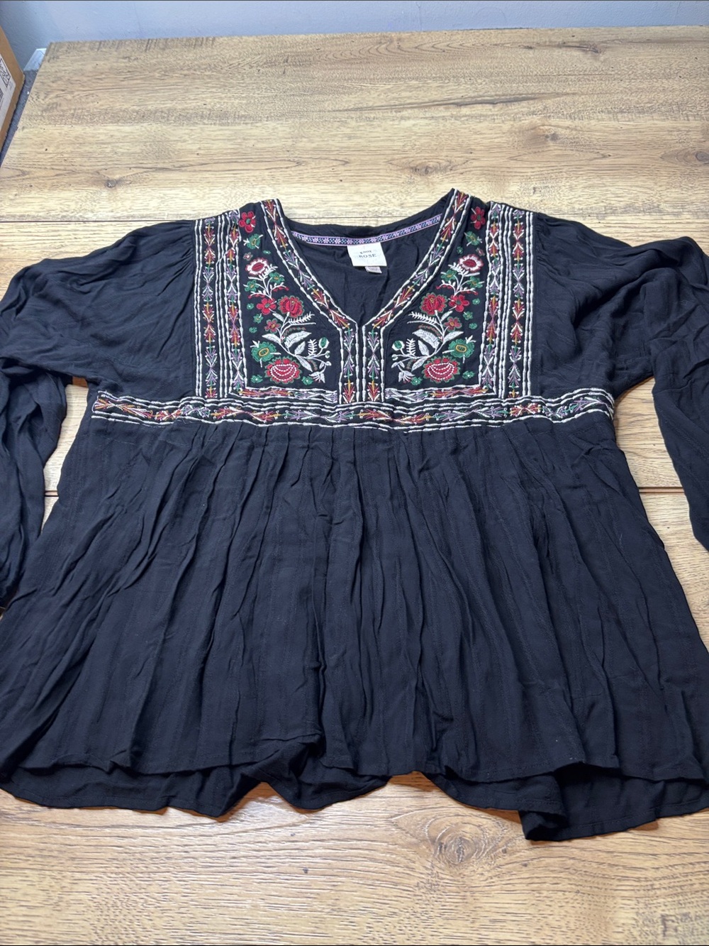 Women’s Knox Rose Black Embroidered V-Neck Tunic with Floral Yoke Size XXL